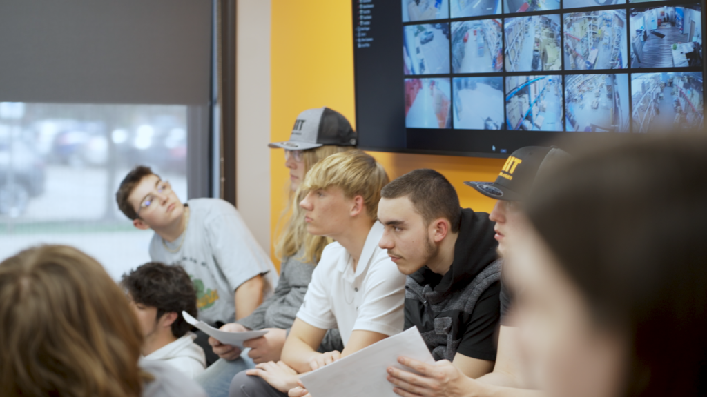 Sequence 01.00 31 28 01.Still004